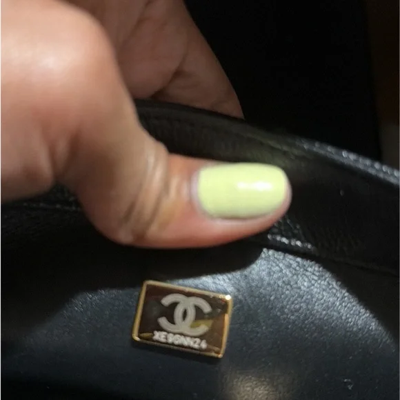 CHANEL Caviar Quilted Medium Sweetheart Rectangular Flap Black - Picture 4 of 9